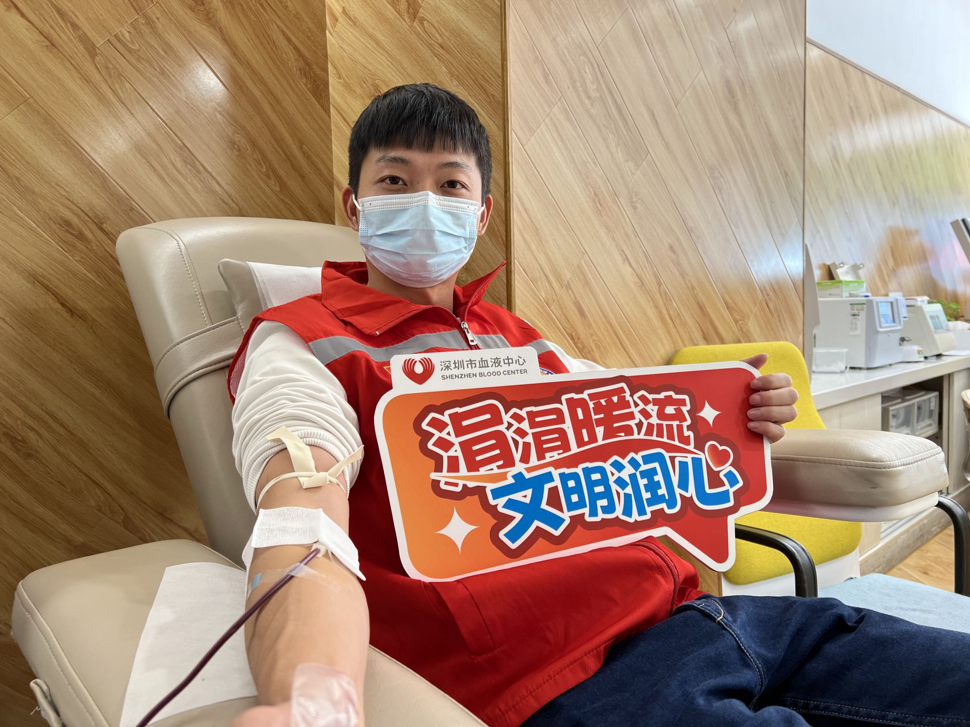 深圳市退役军人红星应急救援队：开展无偿献血活动庆祝“国际志愿者日”