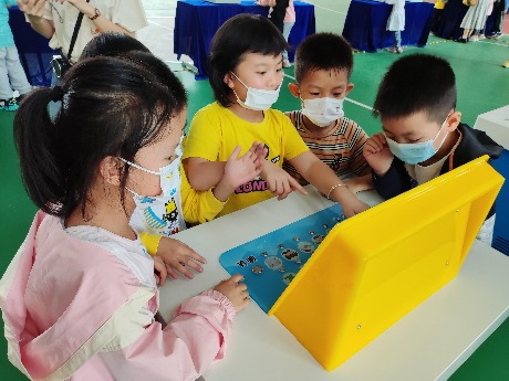 22件科普展品进校园，引导学生体验科技的魅力