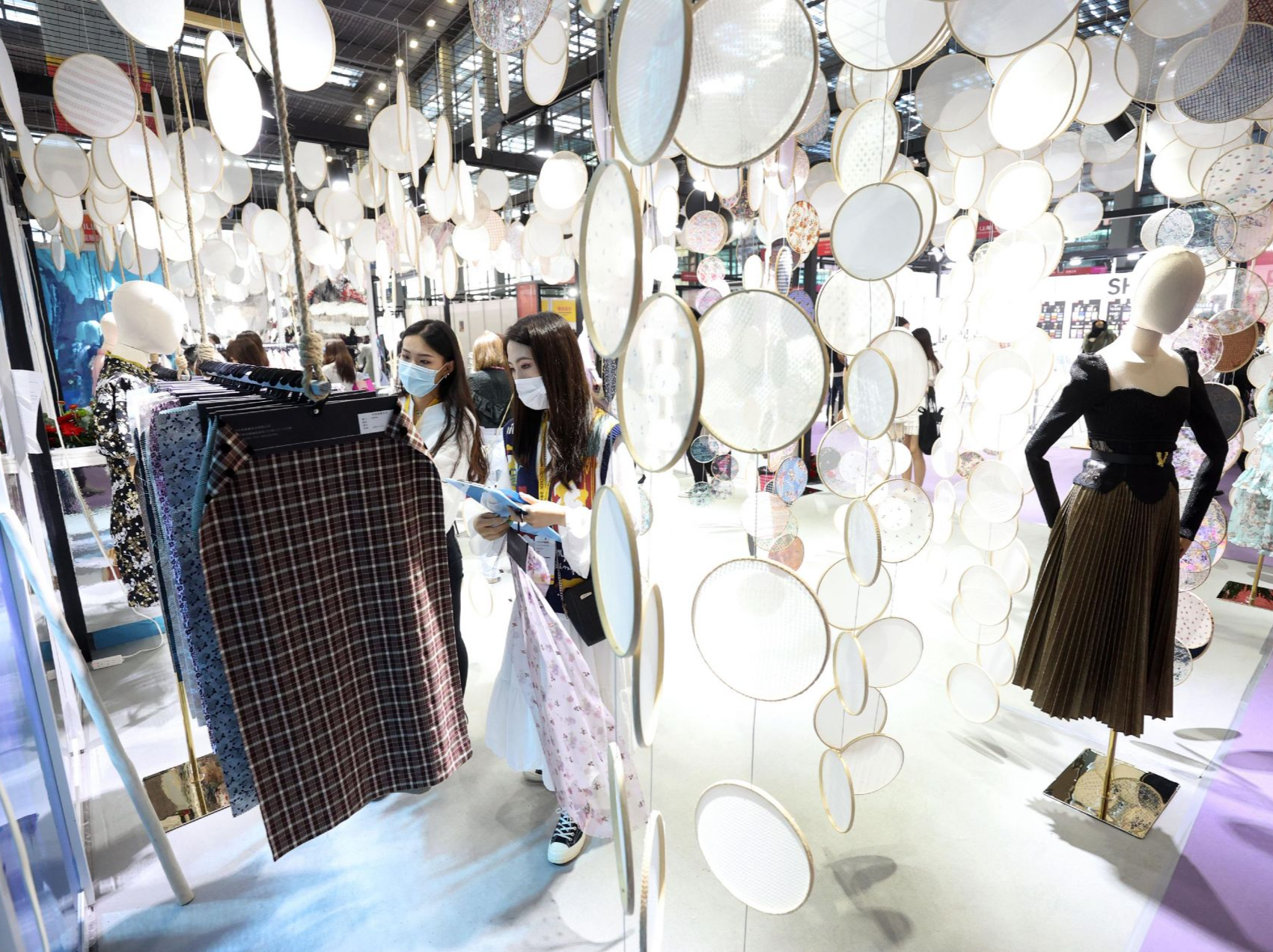 2025年产业增加值将达420亿元！深圳打造全球新兴时尚产业高地