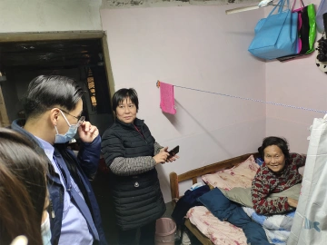 玉塘网格员走访独居老人 用爱驱散寒潮