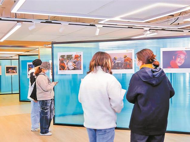 第十六届职工摄影大赛优秀作品巡回展览举行