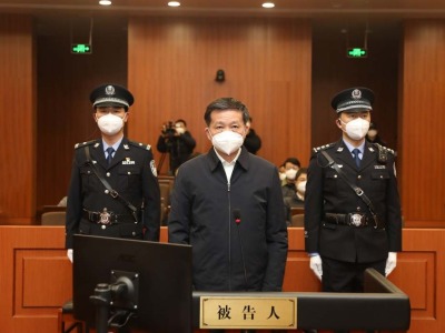 江西省政协原副主席肖毅受贿、滥用职权案一审开庭