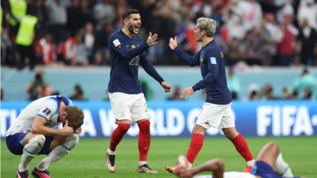 法国队2:1击败英格兰队晋级半决赛 