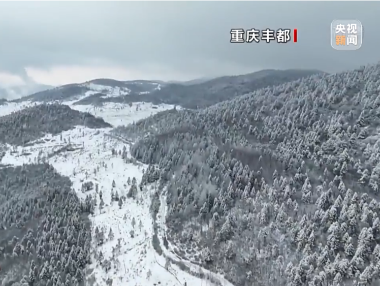 江南华南持续低温 全国多地迎来大范围降雪