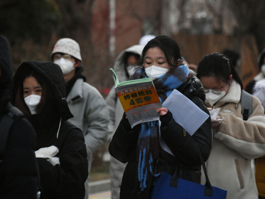 满怀信心 为梦想而战——2023年全国硕士研究生招生考试首日见闻