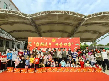坪山沙田社区举办“留深过年，邮爱回家”新春游园会