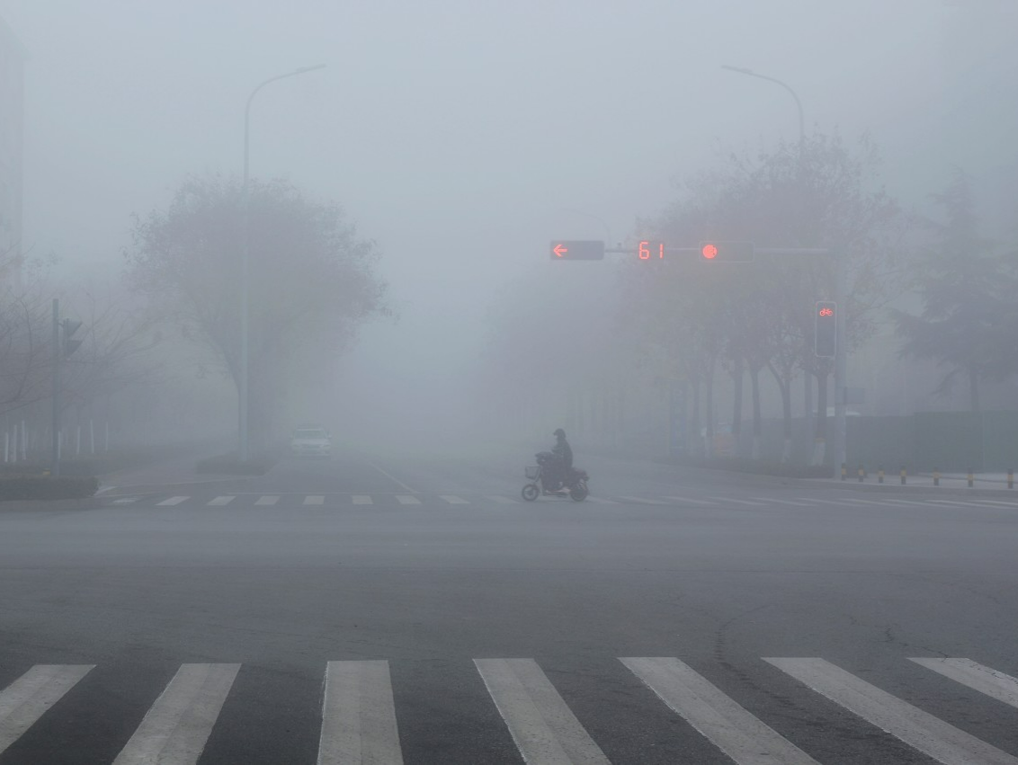 日出后能见度将好转！深圳市分区大雾橙色预警降级为黄色