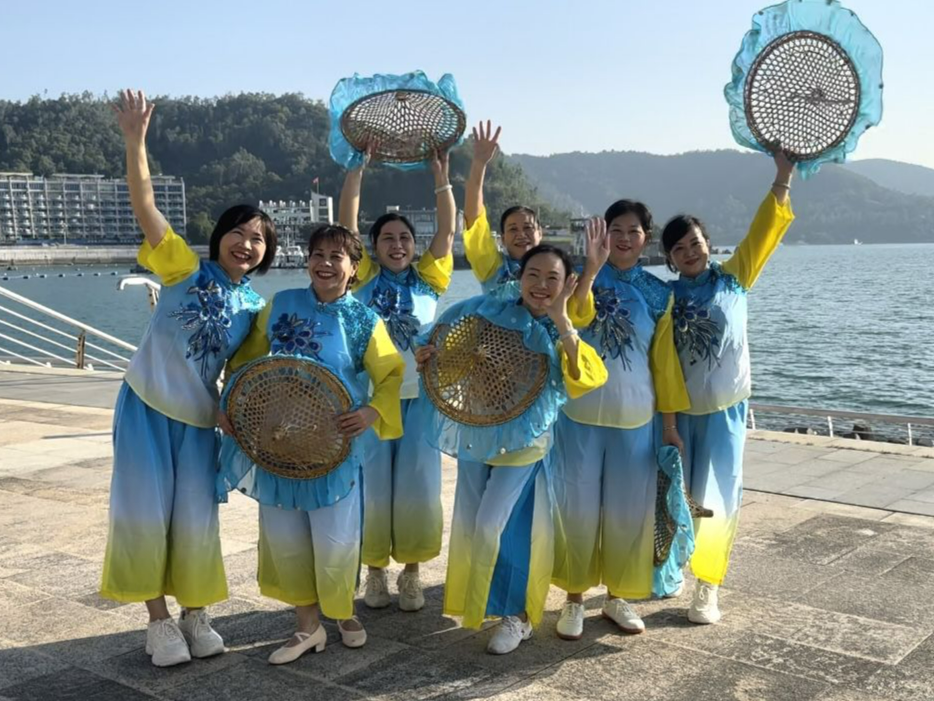月亮湾畔渔歌舞，鱼虾满仓迎丰年！南澳《山海情 渔乡韵》渔歌舞庆迎新春