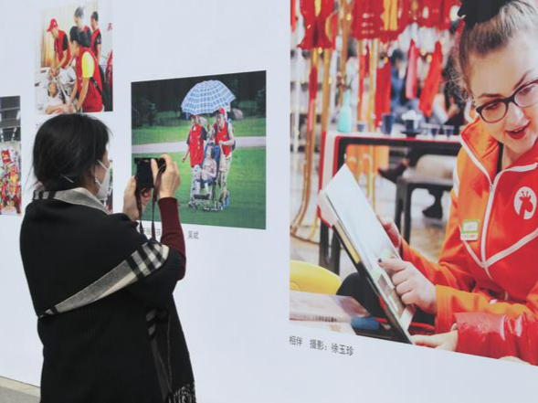 “美丽中国·最美志愿者”全国摄影大展首展在深开幕