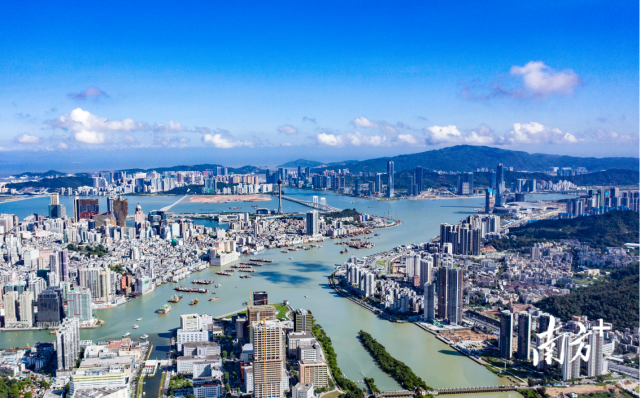 珠海提出，举全市之力支持服务横琴粤澳深度合作区建设，更好服务“一国两制”大局。图为珠澳两地。南方日报记者 关铭荣 摄