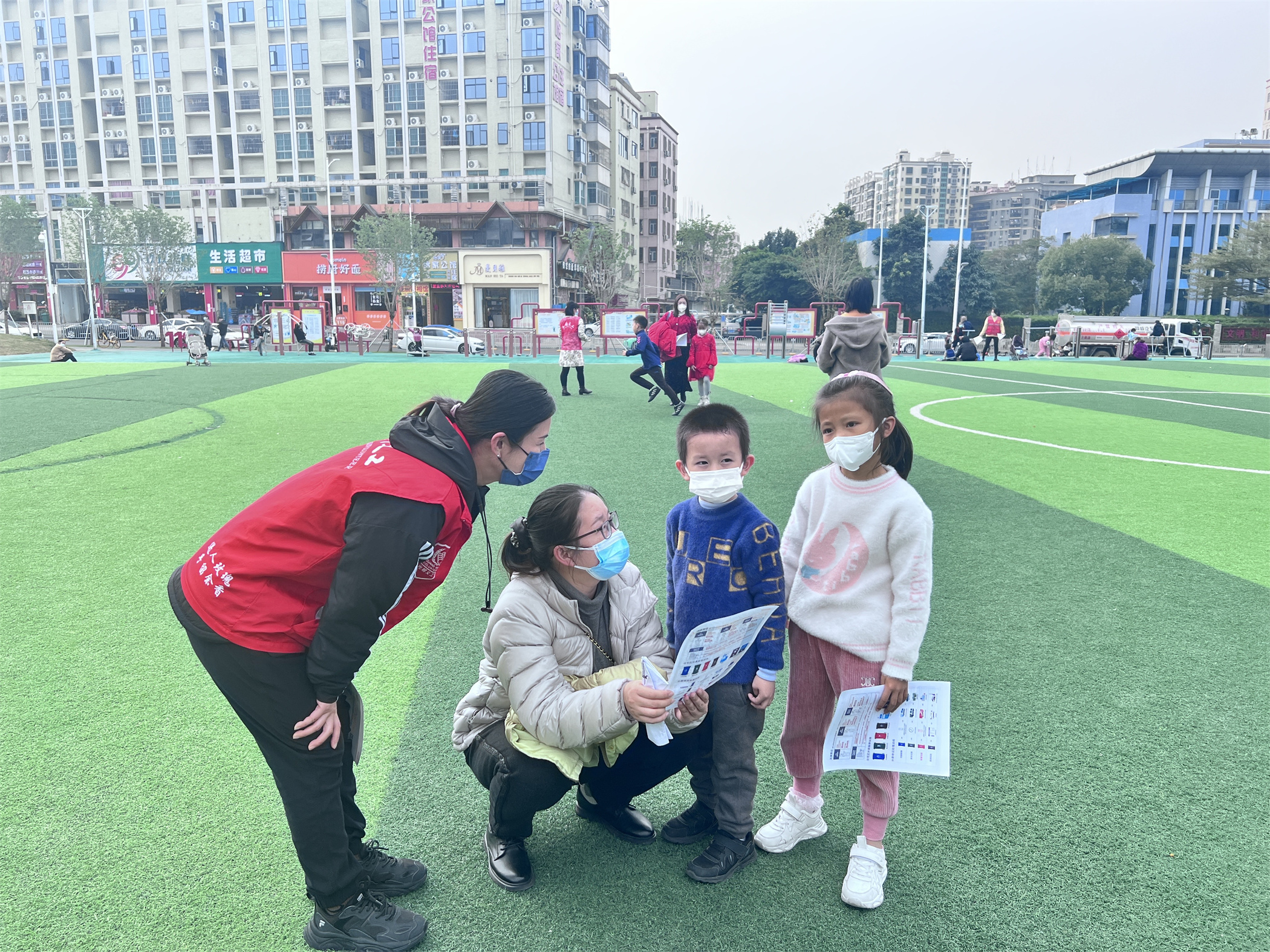 长圳社区开展垃圾分类主题宣传活动 