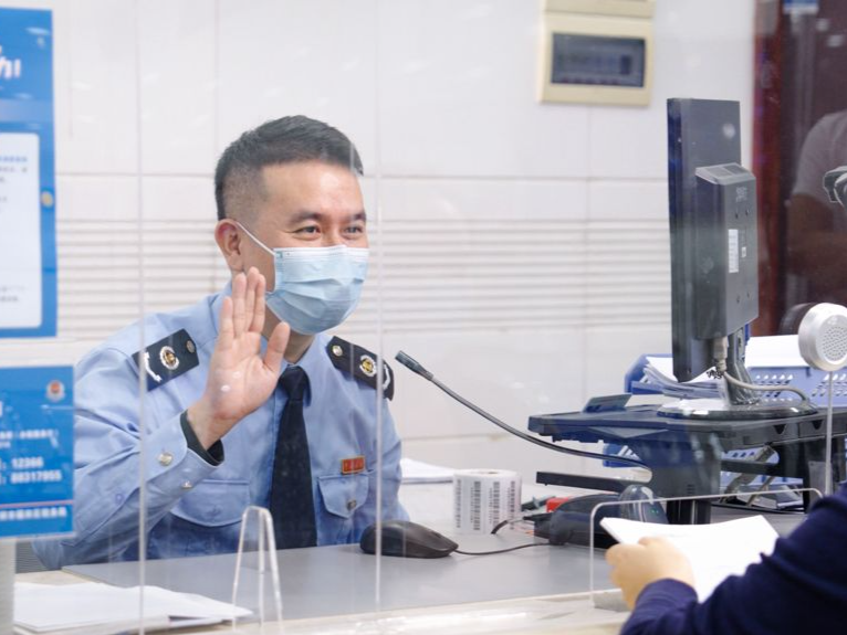 深税12366双班轮值保障全市涉税咨询服务