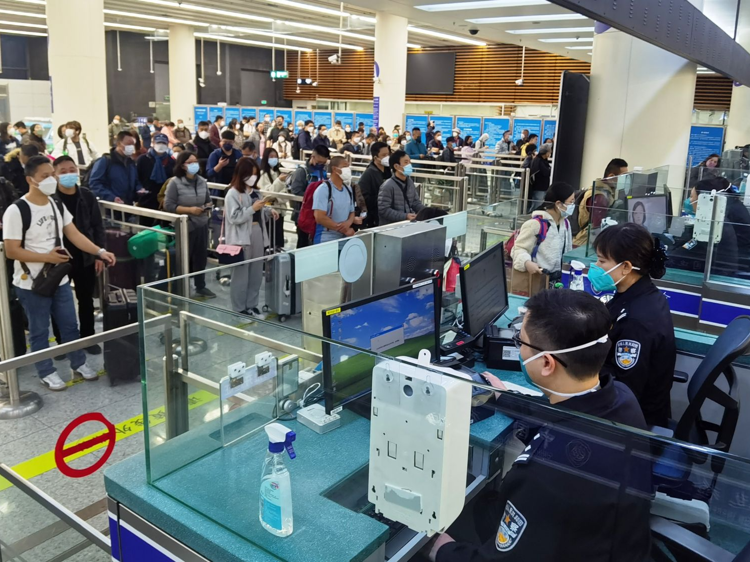 深圳：新春通关旅客多，交通服务有保障