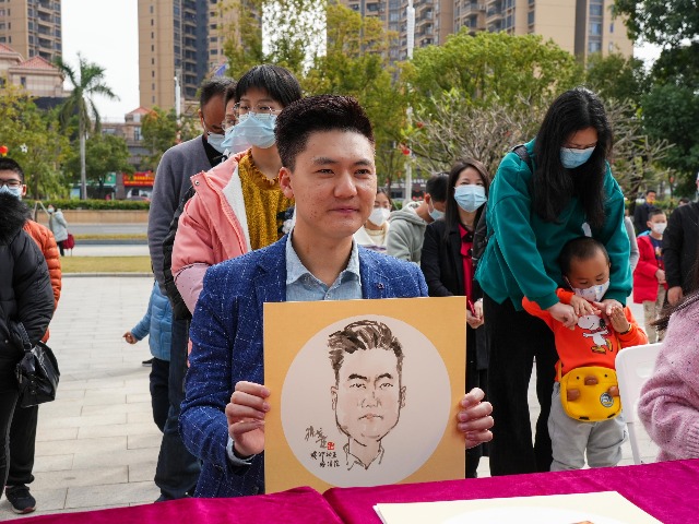 漫画名家现场画肖像！洪梅这场肖像绘充满艺术新气象
