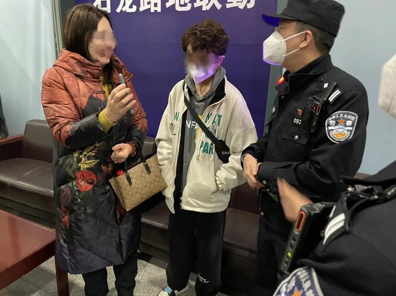 15岁少年赌气离家赴深圳，深铁警方助其回家