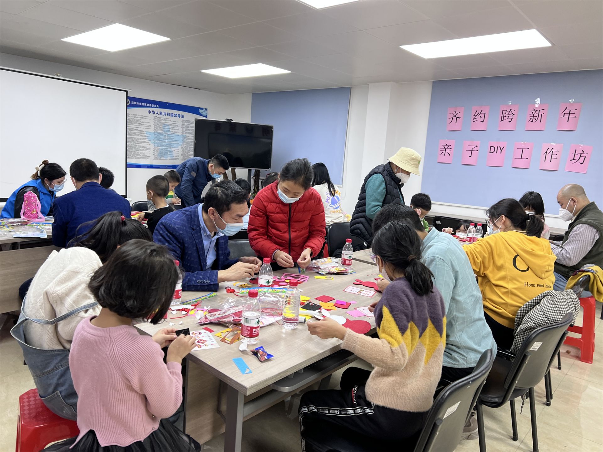 亲子游戏互动、春节挂饰制作……公明街道推出亲子DIY工作坊
