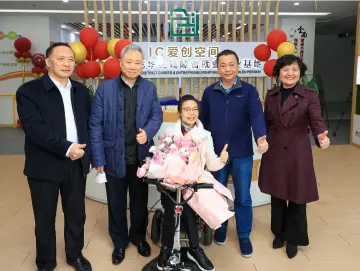 中央宣传部、中央文明办慰问深圳全国道德模范