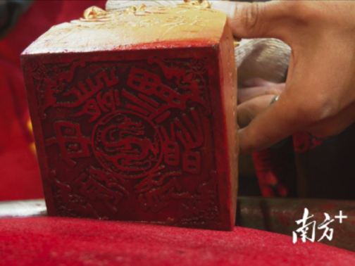肇庆德庆一年一度“龙母开金印”，数万游客齐祈福