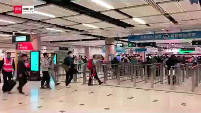 落马洲口岸迎来第一批通关旅客→