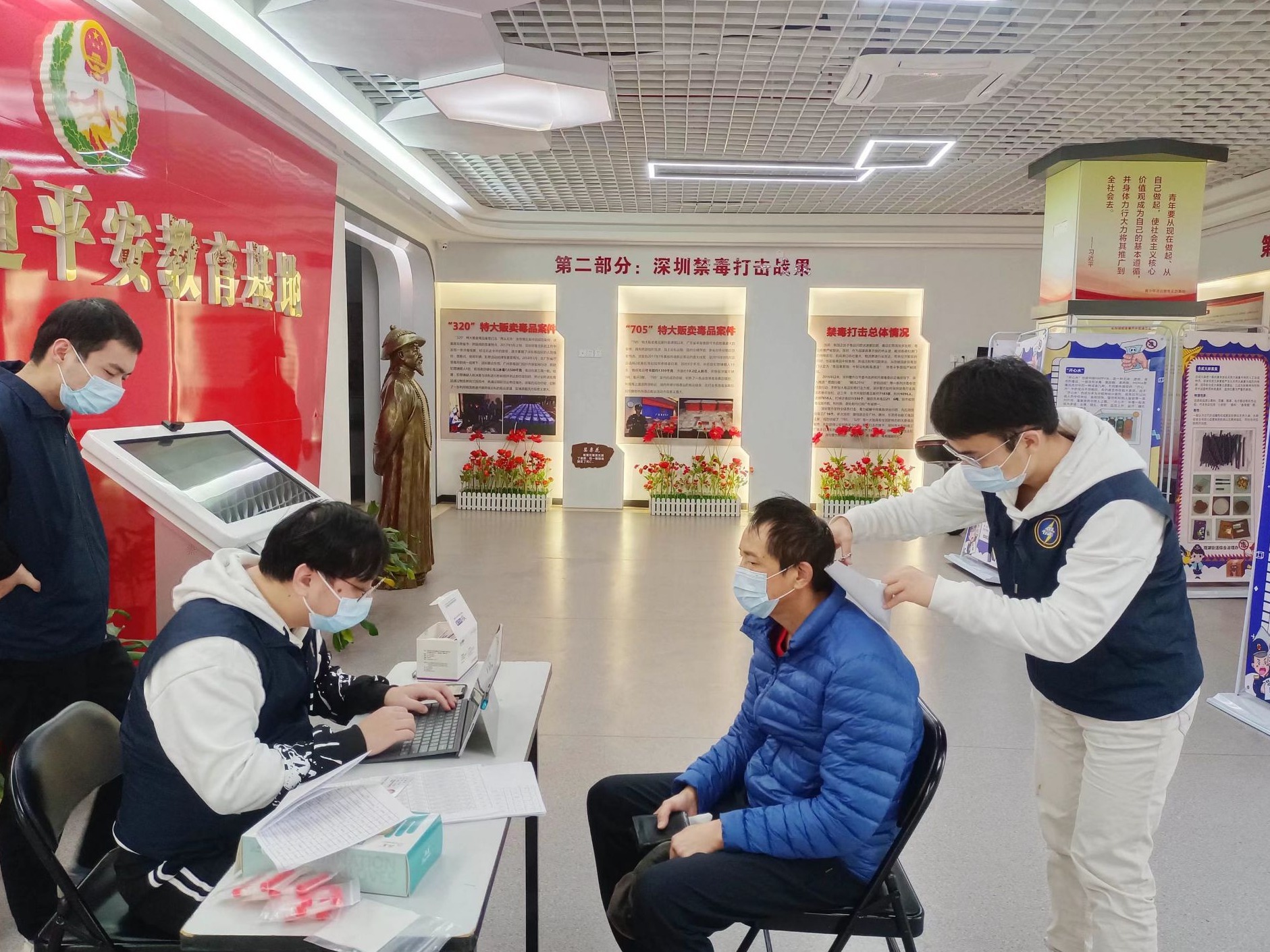 筑牢禁毒防线，龙华区观湖街道组织校车驾驶员开展毛发检测工作