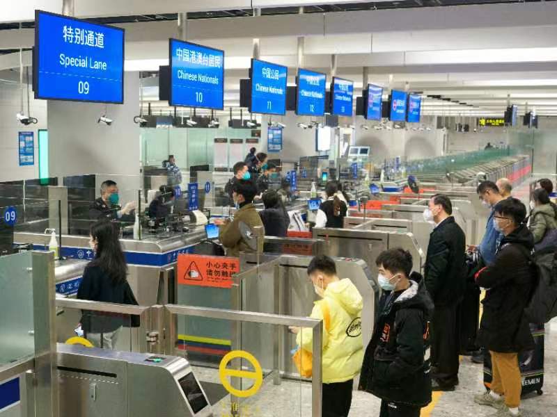 广深港高铁香港段恢复客运，西九龙边检站全力保障口岸通关安全畅通