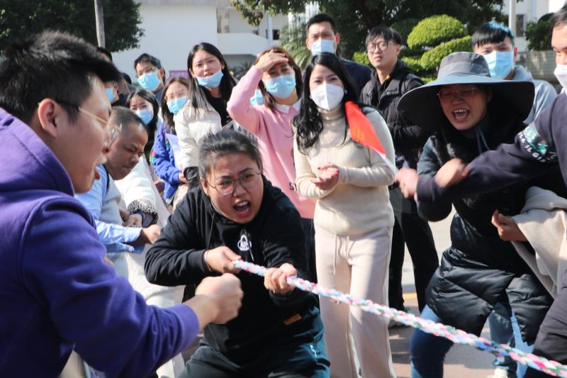 团结拼搏聚人心，坪山街道拔河比赛提振“精气神”