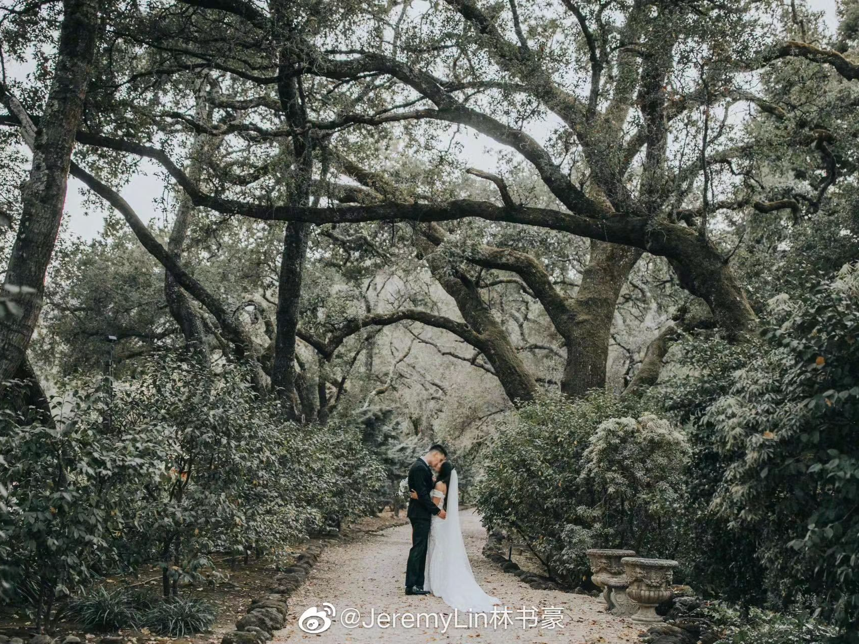 林书豪微博透露两年前已办婚礼 亚裔妻子是位教师