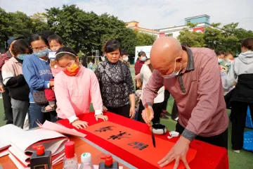 义写春联进社区！玉塘街道开展“挥春送祝福 文明进万家” 新时代文明实践活动