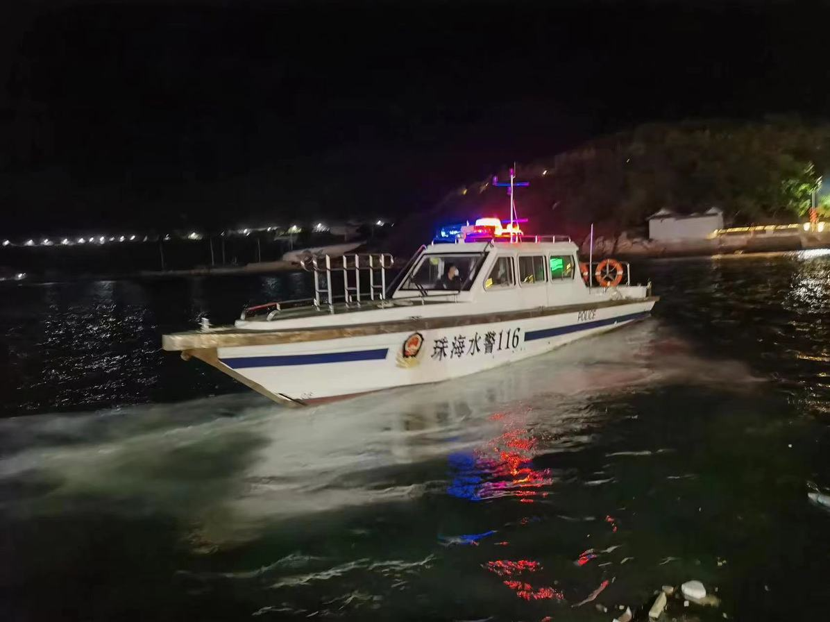 游客在东澳岛突发疾病生命垂危，民警夜间“跨海送医”