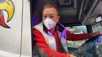 有片丨深圳湾口岸开进首辆巴士 司机称主要是回内地做保养