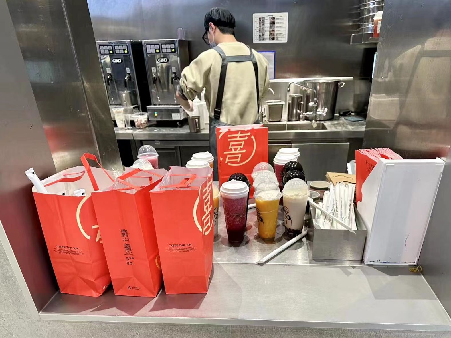 （已发修改稿）春节假期新茶饮消费红火，深圳喜茶门店全国销售第三