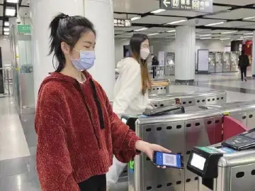 “一扫而过” 畅行无忧！深铁、港铁实现扫码乘车互联互认