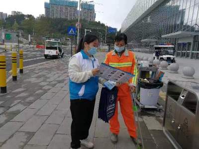 凤凰街道进光明城高铁站宣传禁毒倡导旅客平安过节