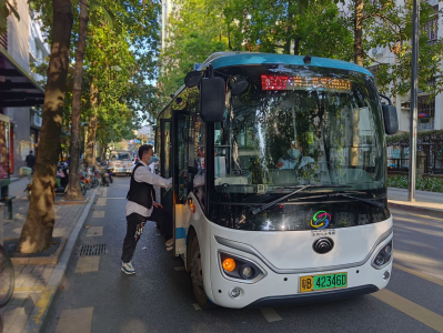 深圳蛇口老街新开“小黄鱼”公交接驳线，居民出行便利性up！