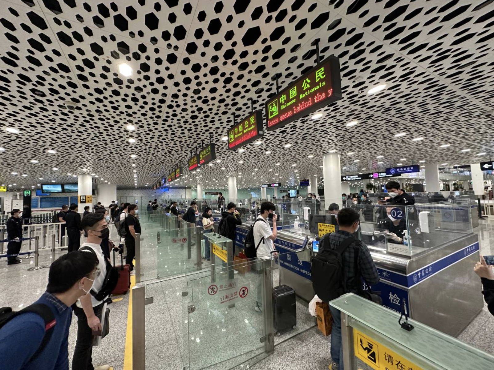 入境免隔离后首批旅客抵深！深圳机场T3航站楼国际入境区恢复启用