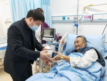 深圳平乐骨伤科医院坚持23年除夕夜为患者送饺子