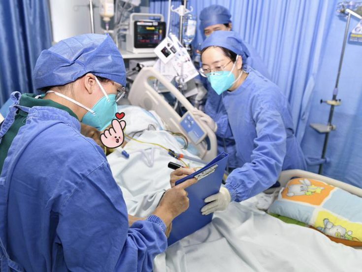 2023年新春，她依旧在救治危重症患者的“生命线上”奔跑