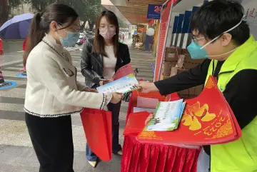 “泼墨迎春 福到万家”，园岭街道园东社区开展禁毒宣传活动