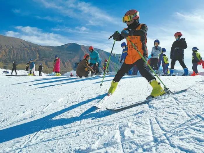 2万元请的却不会穿雪鞋？滑雪教练鱼龙混杂