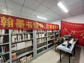 光明街道开展“翰墨抒情怀、共筑强军梦”书法活动