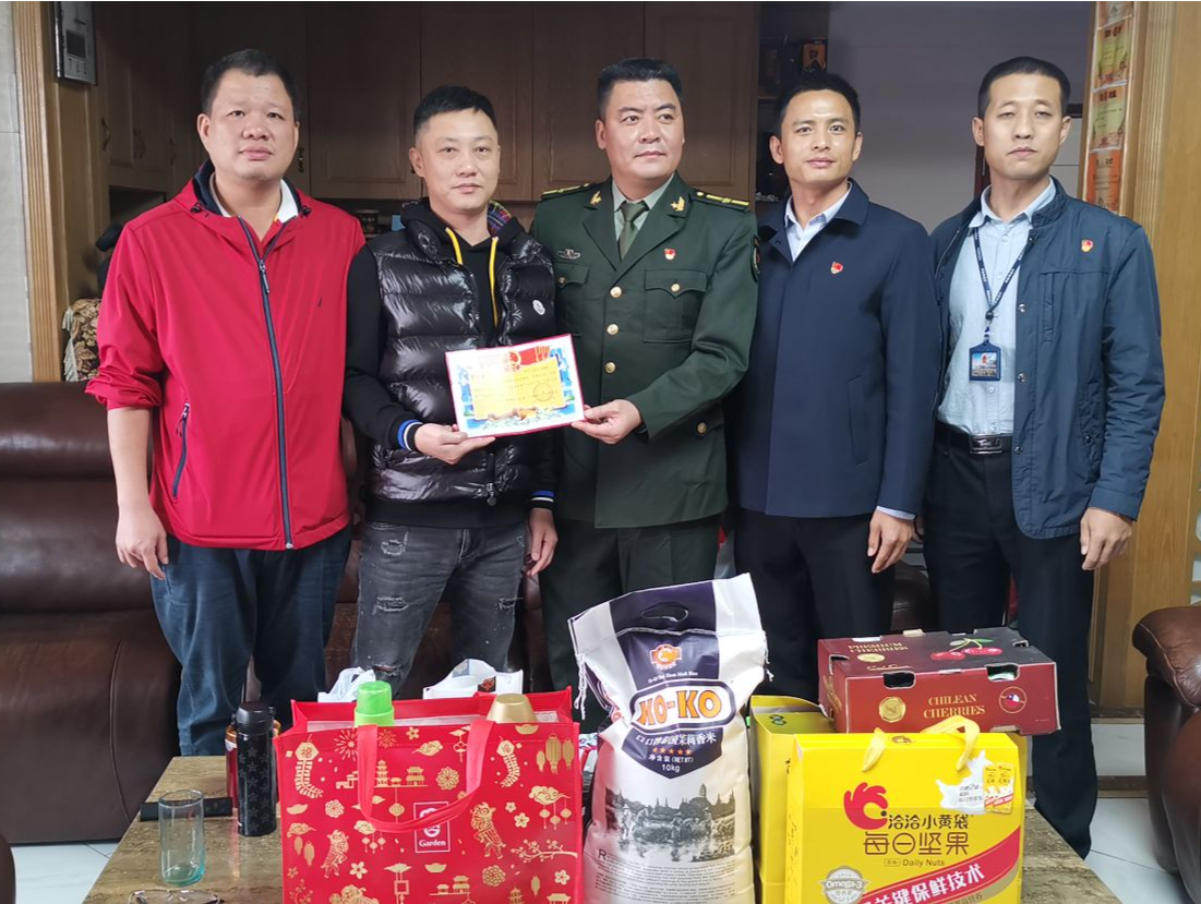 宝安两子弟兵获“四有”优秀士兵称号