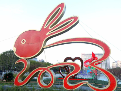 兔贺新春！东莞市中心广场春节主题花坛“上新”，年味满满！