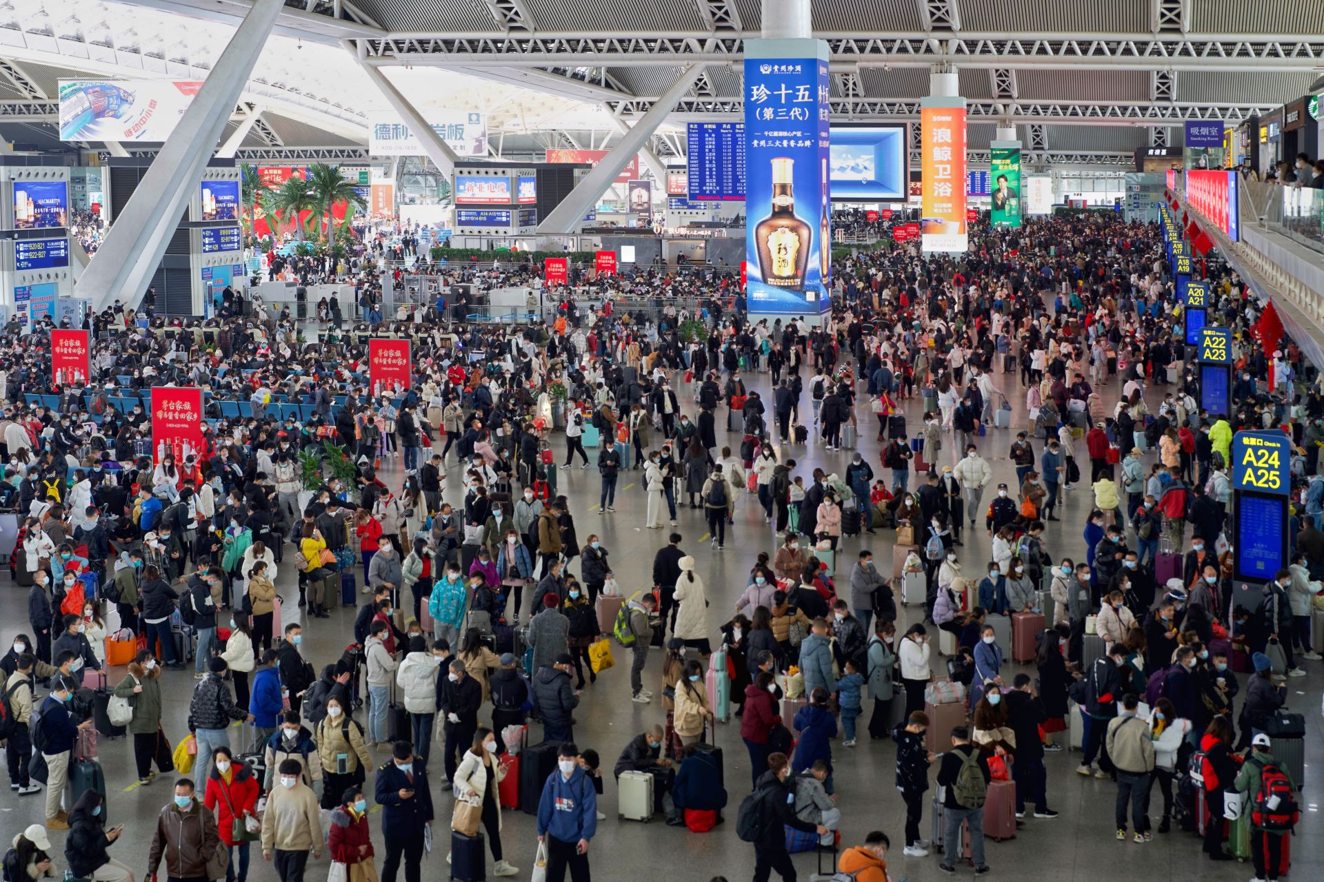 春运前12天广铁发送旅客超1600万人次，1月19日加开221.5对列车