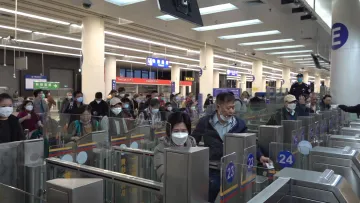 时隔三年！福田口岸迎来首批入境旅客