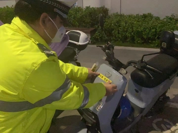 新湖街道开展交通治理行动
