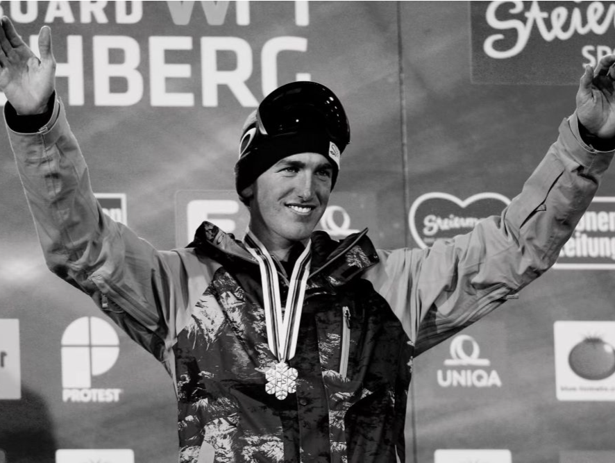 美国前自由式滑雪世界冠军凯尔·斯梅恩在日本雪崩中遇难