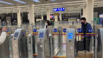 首批旅客经福田口岸出境！深港口岸今起有序恢复旅检正常通关