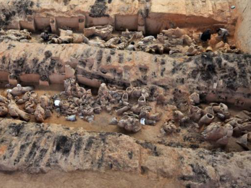 秦始皇帝陵发布兵马俑一号坑第三次发掘成果：甬道被人挖开过