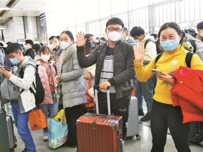 熟悉的春运回来了！记者走访深圳各车站记录人们踏上归途的温暖瞬间 