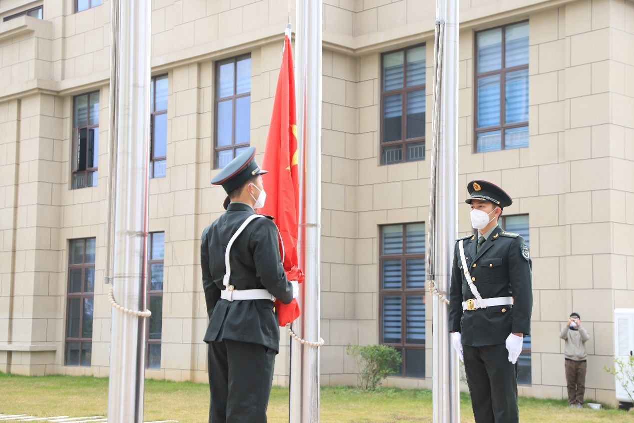 马峦街道举行迎新年升国旗仪式